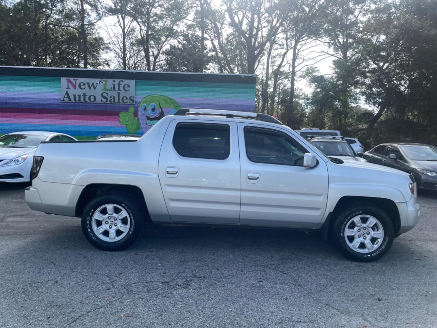 2007 SILVER HONDA RIDGELINE RTS (2HJYK16467H) with an 3.5L engine, Automatic transmission, located at 5103 Dorchester Rd., Charleston, SC, 29418-5607, (843) 767-1122, 36.245171, -115.228050 - Clean & Spacious Interior with 6-Disc CD/AUX/Sat, Dual Climate Control, Power Everything (windows, locks, seats, mirrors), All-weather Mats, Keyless Entry, Tow Package, Alloy Wheels. Clean CarFax (no accidents reported!) Local Trade-in!! 146k miles Located at New Life Auto Sales! 2023 WINNER for Po - Photo#7